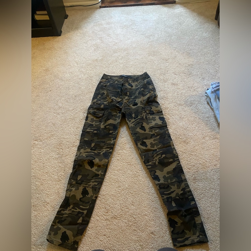 I am selling these cute camo jeans !